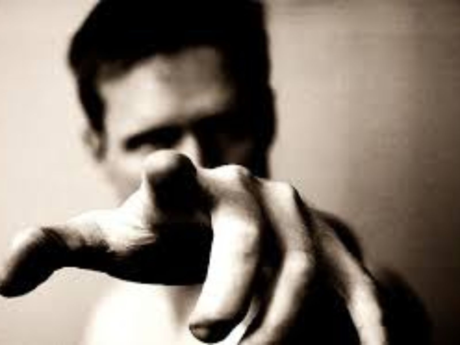 Το να κρίνουμε τους γονείς μας τελικά πονά περισσότερο απ’ όσο θα μπορούσαμε να φανταστούμε