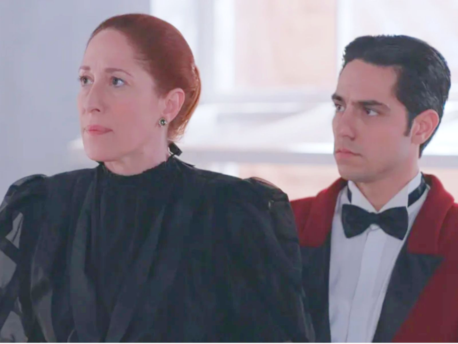 Grand Hotel : Η Αγγέλα θάβει τον γιο της- Πεθαίνει στα χέρια της