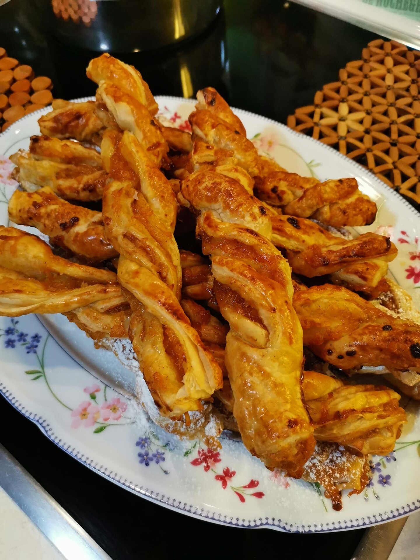 Στριφτάρια-με μήλο-και μαρμελάδα-συνταγή- Στριφτάρια-με μήλο-και μαρμελάδα-συνταγή-