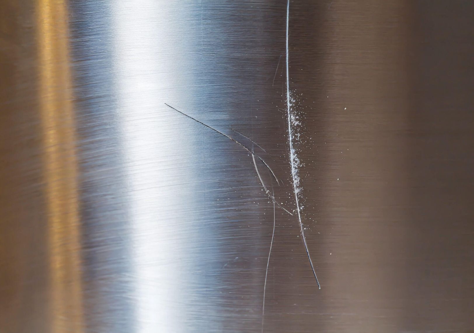 Γρατζουνιές και θαμπάδα σε επιφάνειες Inox: Φυσικά καθαριστικά για να τις γυαλίσετε σαν καινούργιες