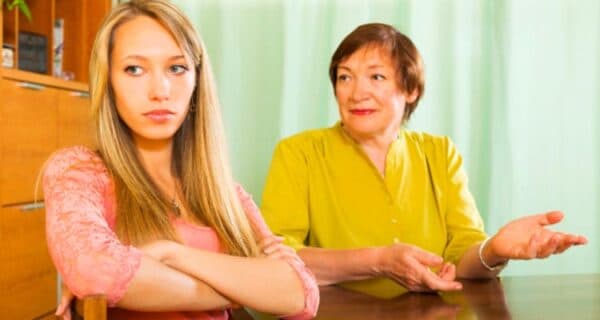 Η-πεθερά-μου-θέλει-να-πηγαίνουμε-κάθε-Κυριακή-να-τρώμε-στο-σπίτι-της-και-δεν-μπορώ-να-πάω-πουθενά. Η-πεθερά-μου-θέλει-να-πηγαίνουμε-κάθε-Κυριακή-να-τρώμε-στο-σπίτι-της-και-δεν-μπορώ-να-πάω-πουθενά.