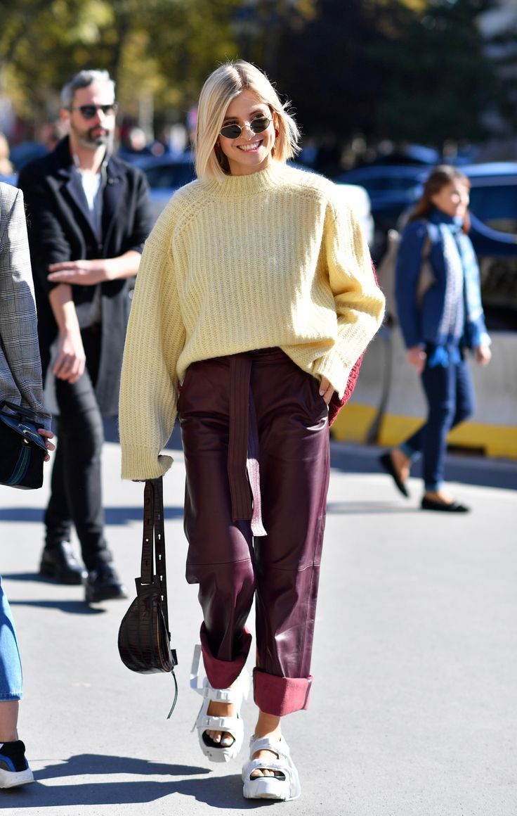 παστέλ-oversized πουλόβερ-με-δερμάτινο παντελόνι-ιδέες- παστέλ-oversized πουλόβερ-με-δερμάτινο παντελόνι-ιδέες-