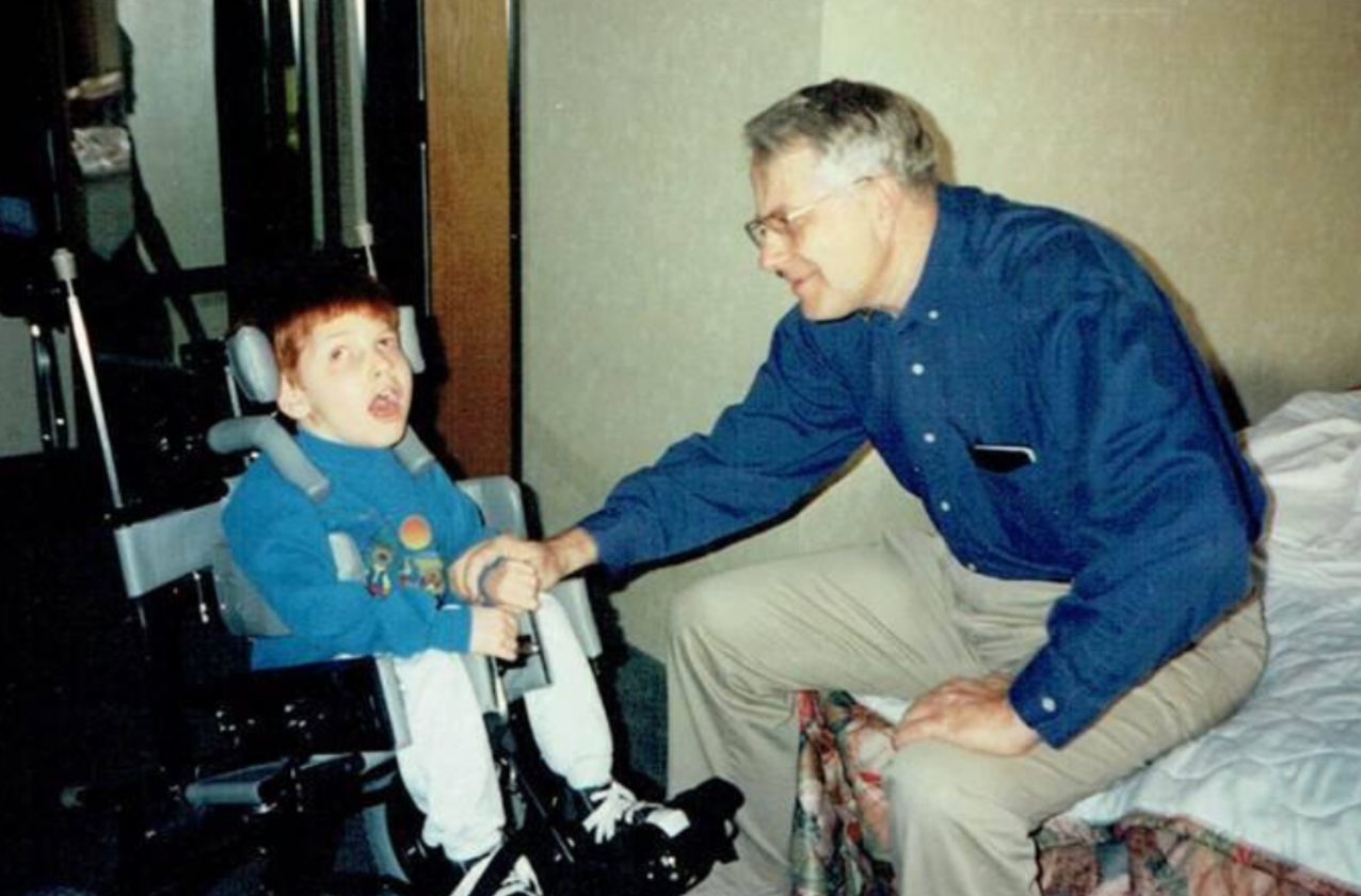 πατέρας-έφτιαξε-άγαλμα-του-νεκρού-του-γιου- πατέρας-έφτιαξε-άγαλμα-του-νεκρού-του-γιου-