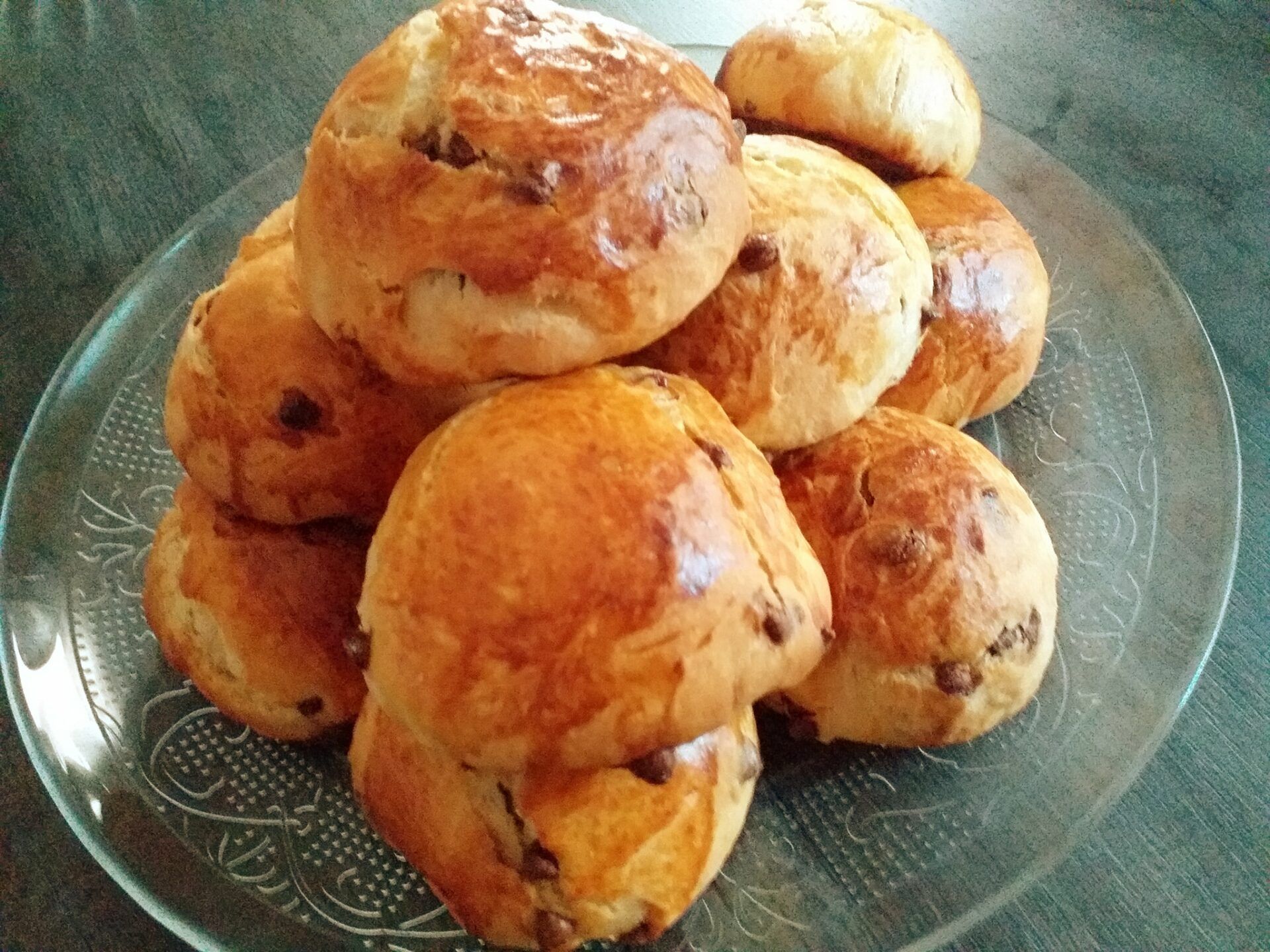 Ψωμάκια-Brioche-με-σοκολάτα-συνταγή- Ψωμάκια-Brioche-με-σοκολάτα-συνταγή-