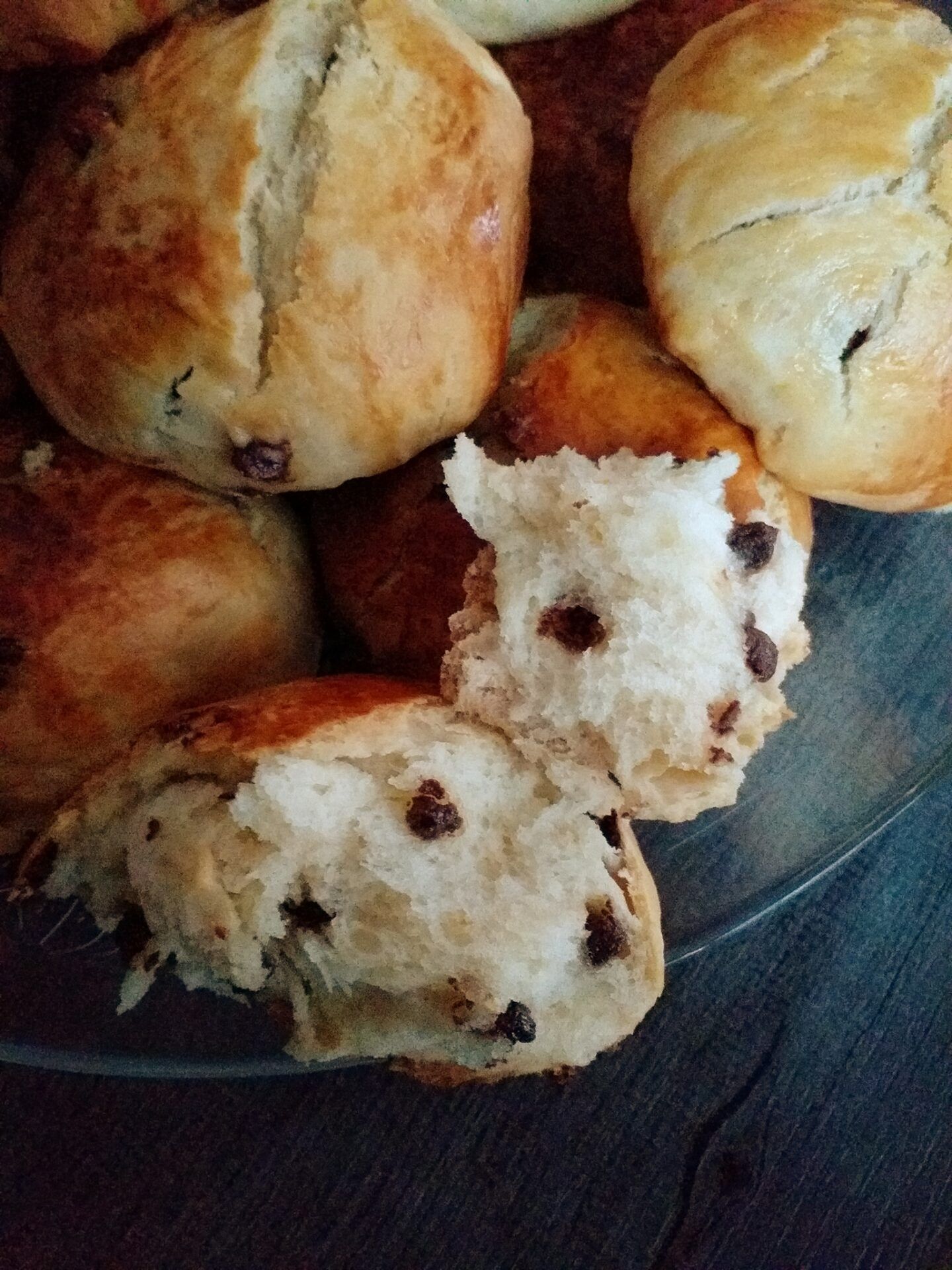 Ψωμάκια-Brioche-με-σοκολάτα-συνταγή- Ψωμάκια-Brioche-με-σοκολάτα-συνταγή-