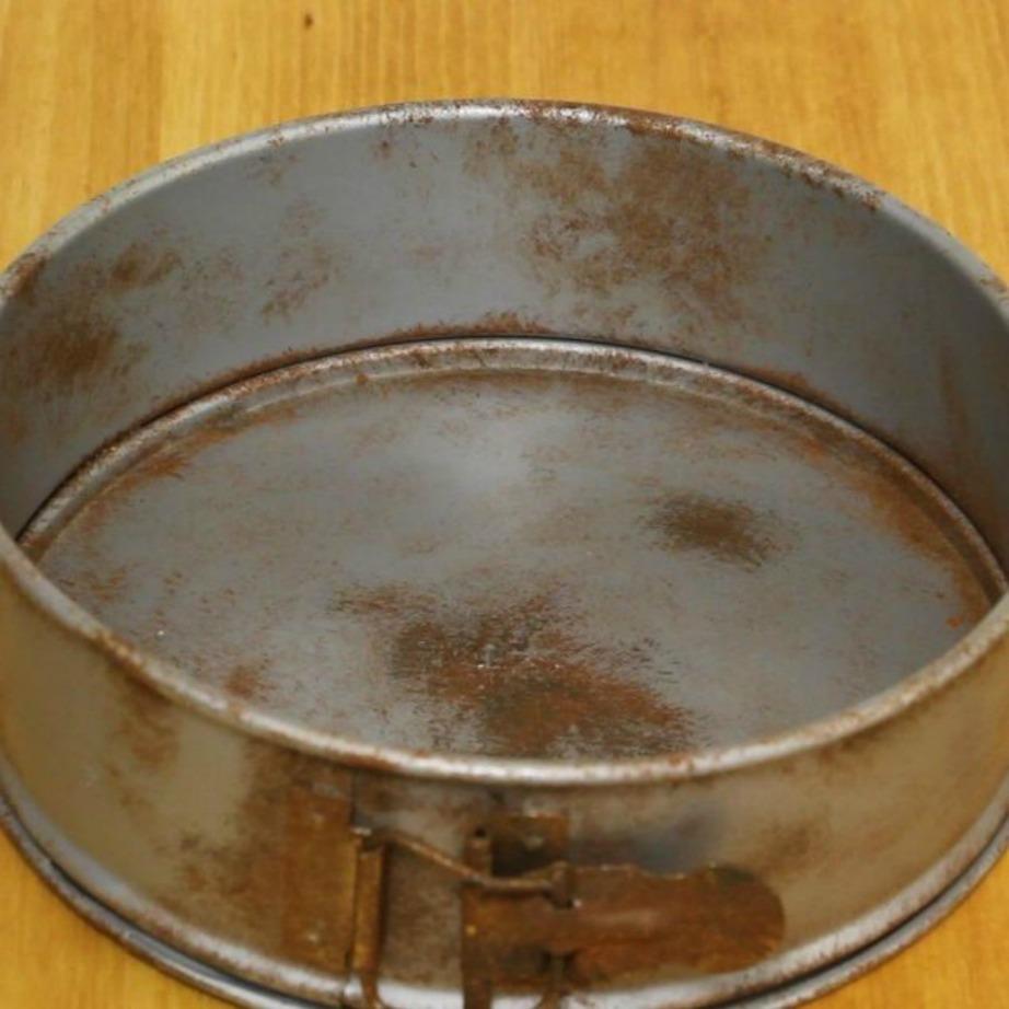 Σκουριασμένα-ταψιά-tips-που-θα-τα-κάνουν-να-μοιάζουν-με-καινούργια Σκουριασμένα-ταψιά-tips-που-θα-τα-κάνουν-να-μοιάζουν-με-καινούργια