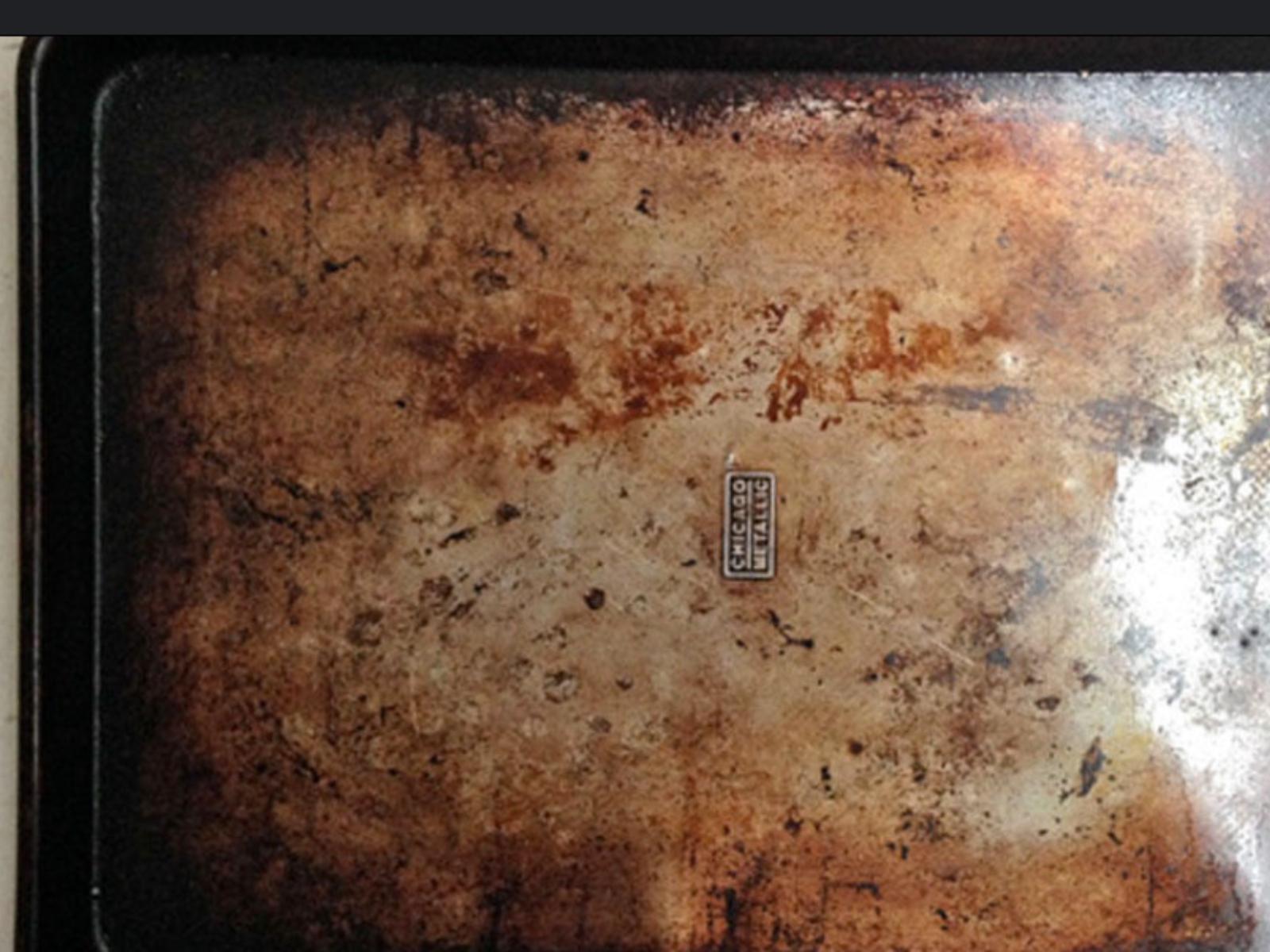 Σκουριασμένα-ταψιά-tips-που-θα-τα-κάνουν-να-μοιάζουν-με-καινούργια Σκουριασμένα-ταψιά-tips-που-θα-τα-κάνουν-να-μοιάζουν-με-καινούργια