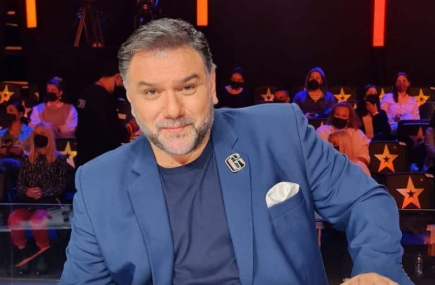 Γρηγόρης Αρναούτογλου-σπάνια φωτογραφία-με-τον-πατέρα-του-