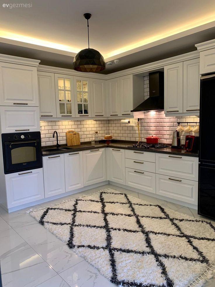 Λευκή-κουζίνα-με-μαύρο-και-inox Λευκή-κουζίνα-με-μαύρο-και-inox