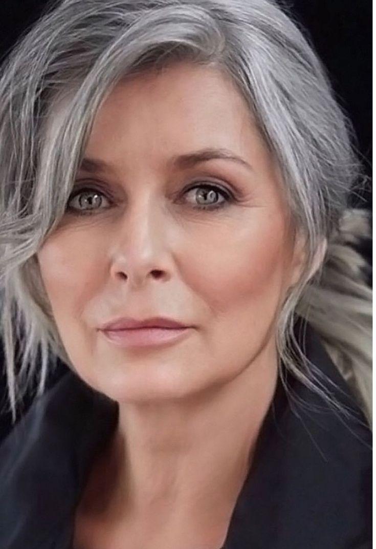 Μακιγιάζ για ώριμες επιδερμίδες: Αυτό είναι το χρώμα που πρέπει να αποφεύγουν οι γυναίκες άνω των 50