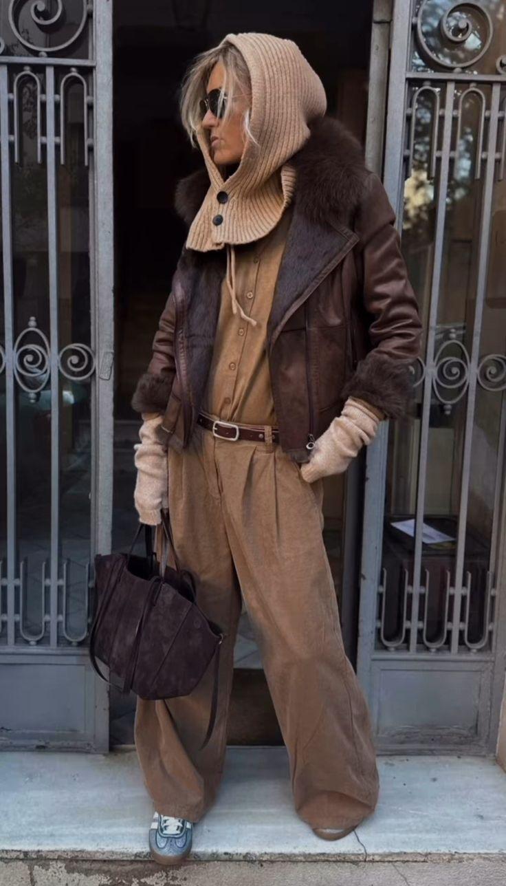 Mocha Mousse: 14+1 ιδέες για μοντέρνο ντύσιμο με το χρώμα που θα πρωταγωνιστήσει το 2025