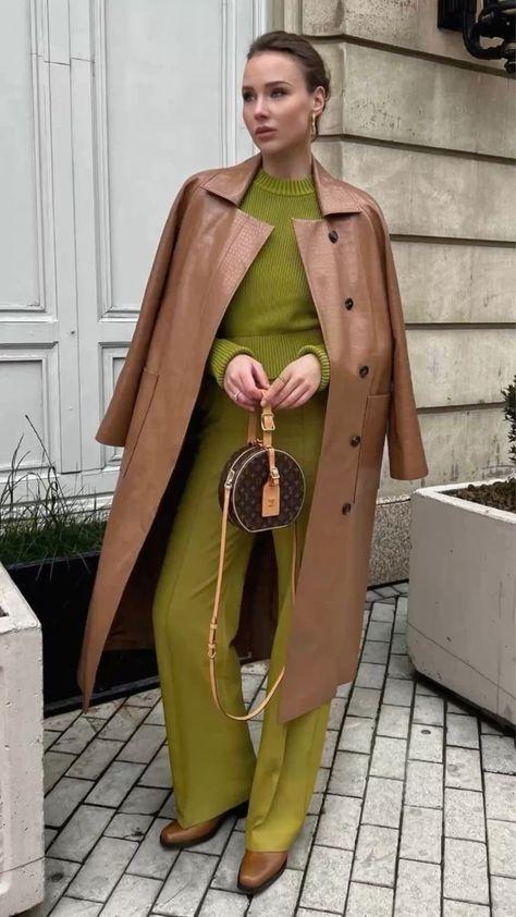 δερμάτινη-καπαρντίνα-με-χακί-πουλόβερ-και-παντελόνι-ιδέες-