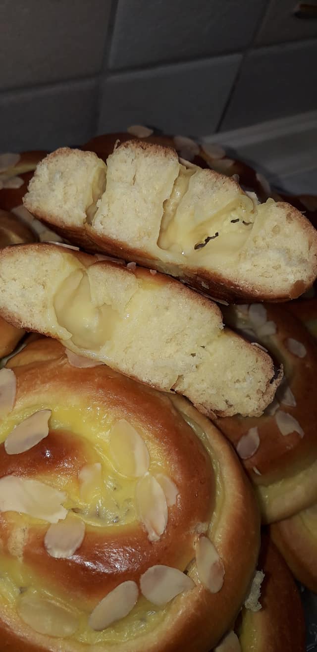 Αφράτα-γεμιστά ρολάκια-με-κρέμα βανίλια-συνταγή-