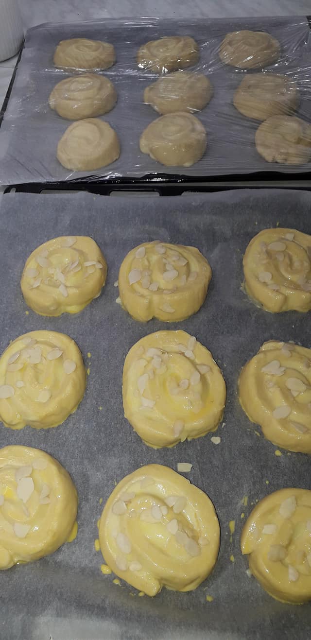 Αφράτα-γεμιστά ρολάκια-με-κρέμα βανίλια-συνταγή-