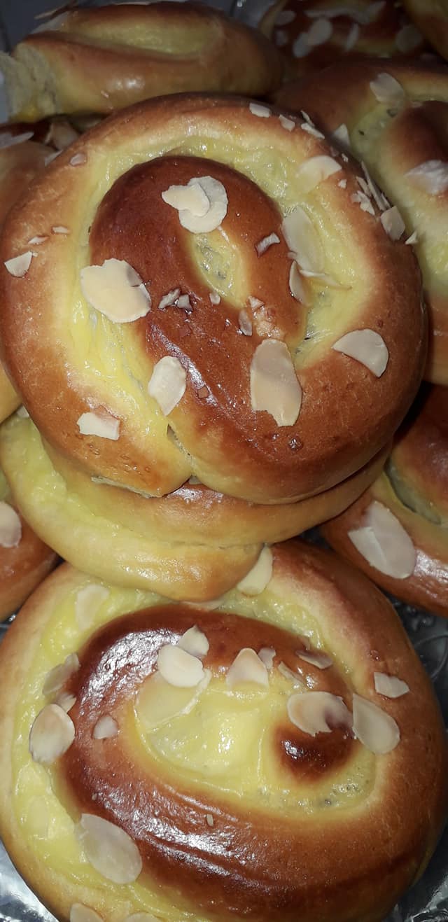 Αφράτα-γεμιστά ρολάκια-με-κρέμα βανίλια-συνταγή-