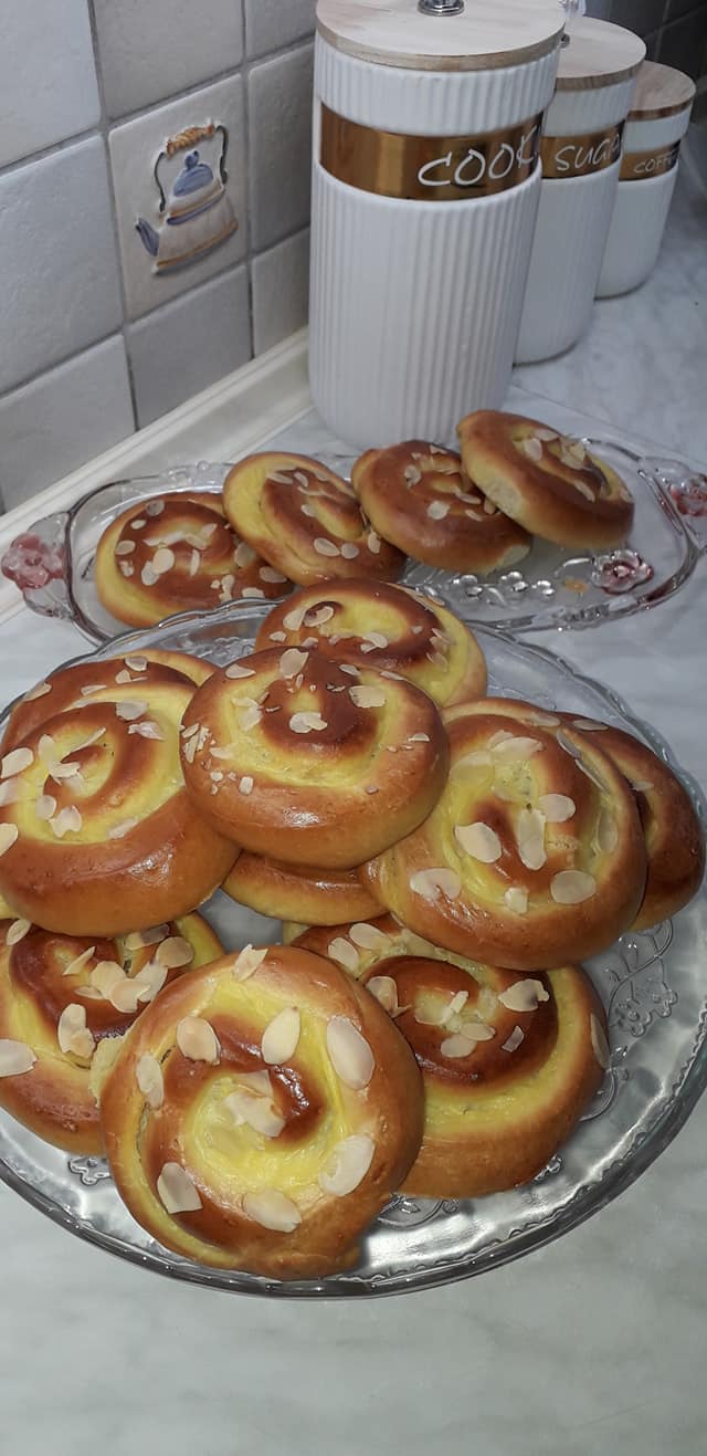 Αφράτα-γεμιστά ρολάκια-με-κρέμα βανίλια-συνταγή-