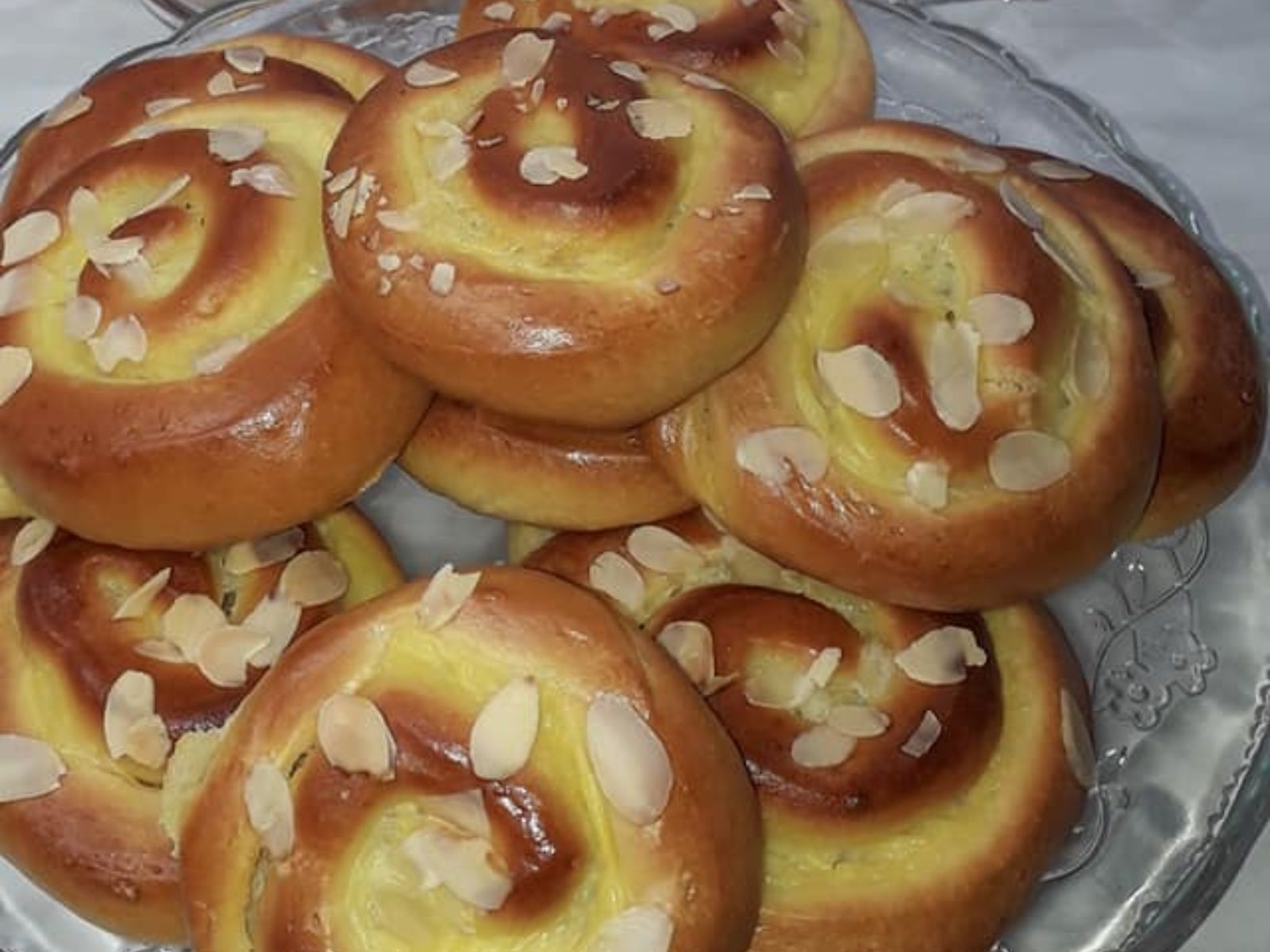 Αφράτα-γεμιστά ρολάκια-με-κρέμα βανίλια-συνταγή-