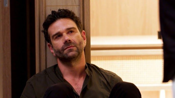 Η Γη της Ελιάς : Ο Βαρώτσος τα βάζει με τον Μάνο