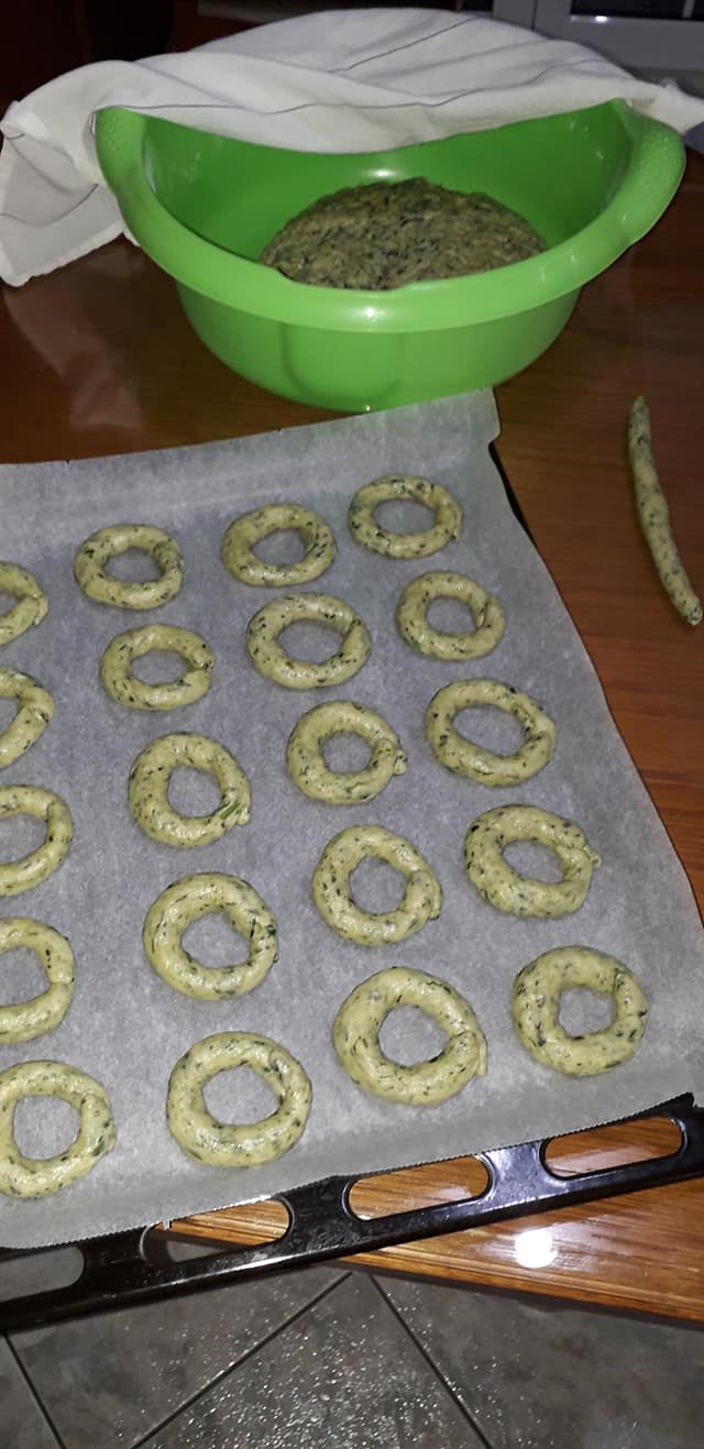 Κριτσίνια-με σπανάκι-για το σχολείο-συνταγή-