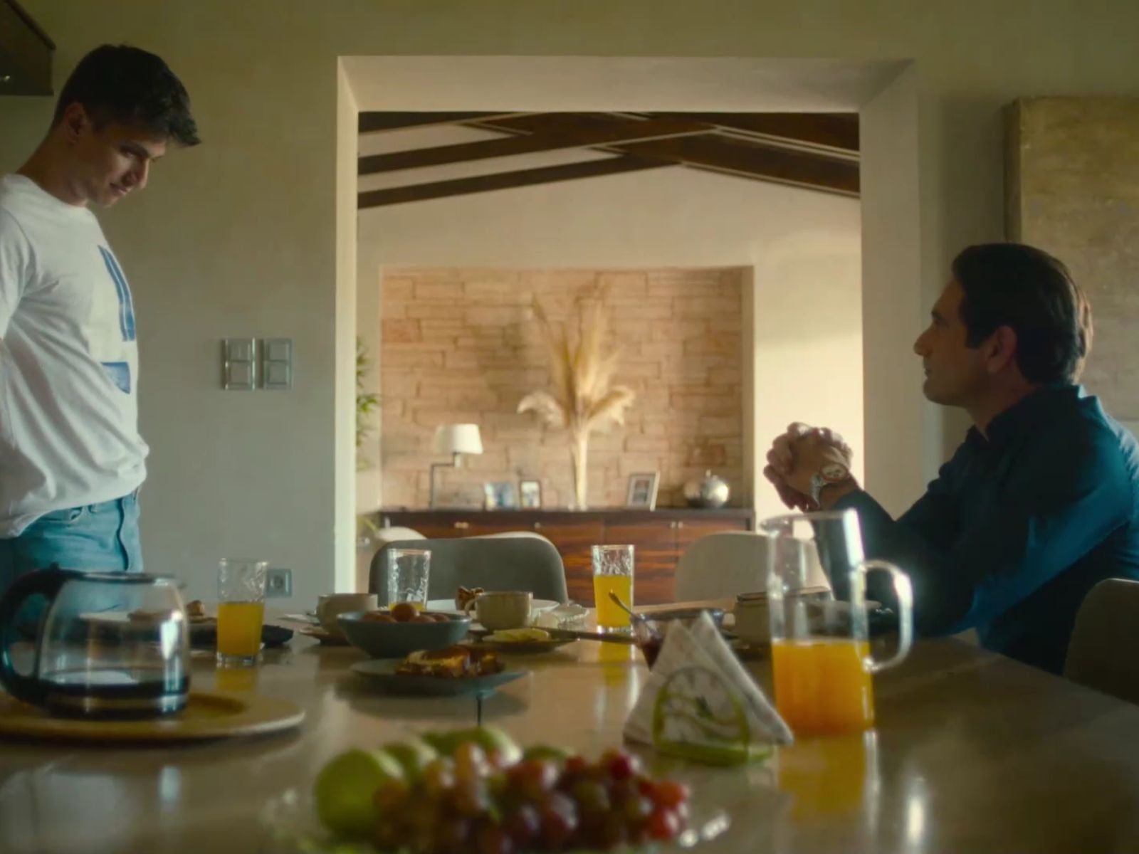 Ο Τιμωρός: Ο φίλιππος απομακρύνεται από τον πατέρα του μετά την προδοσία