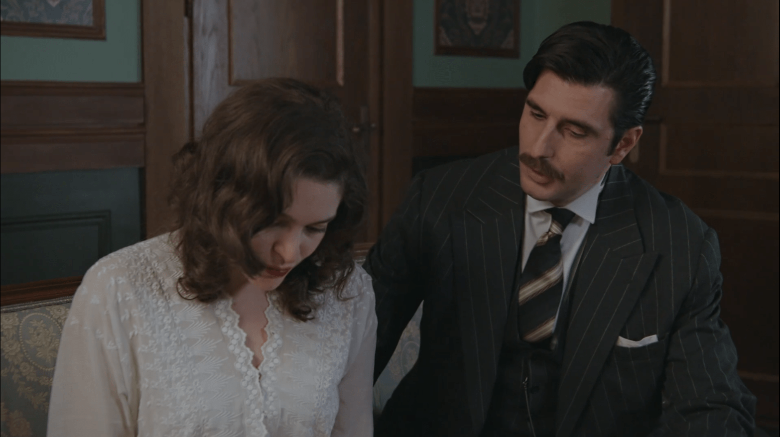 Grand Hotel: Ο Ρήγας προσπαθεί να υπερασπιστεί τη Κυβέλη αλλά η Αλίκη δεν πείθεται