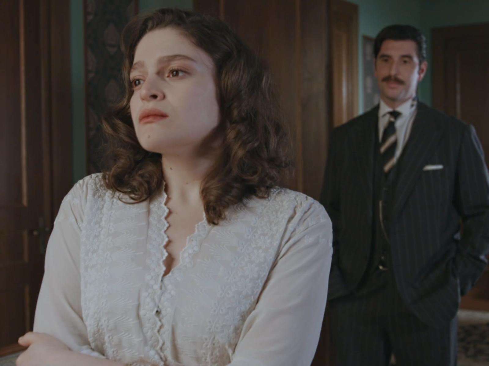 Grand Hotel: Ο Ρήγας προσπαθεί να υπερασπιστεί τη Κυβέλη αλλά η Αλίκη δεν πείθεται