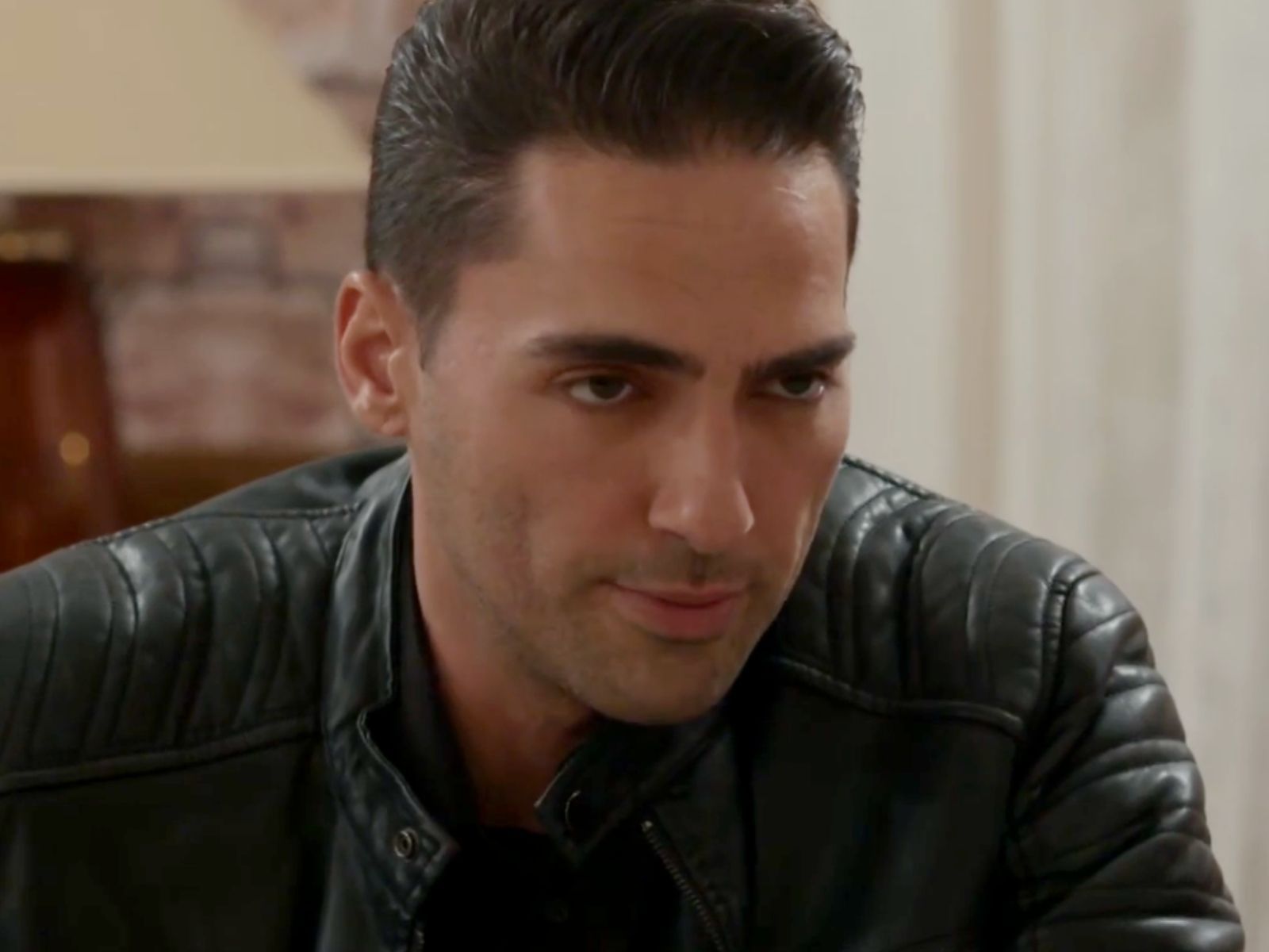 Η Γη της Ελιάς: Ο Κουράκος συλλαμβάνει τον Στάθη