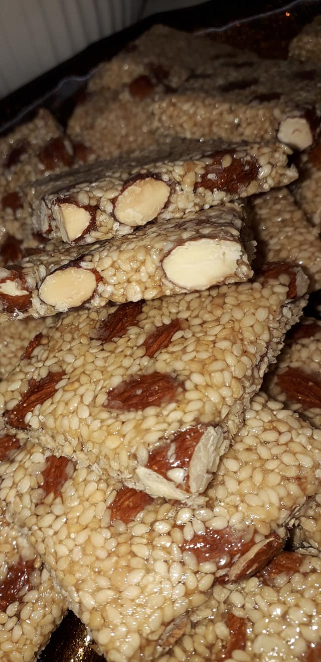 Παστέλι-με σουσάμι-και αμύγδαλα-συνταγή-