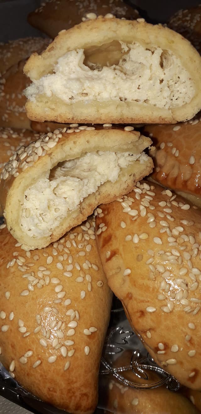 Σουσαμένια-τυροπιτάκια-με ανθότυρο-συνταγή-