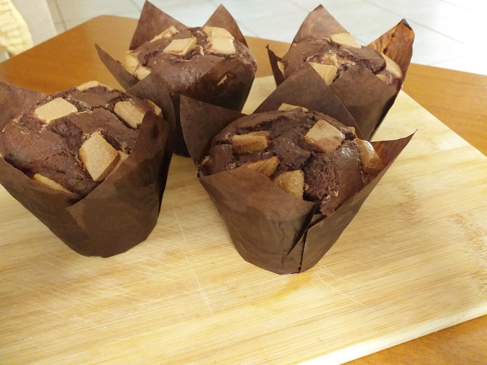 Muffins-σοκολάτας-με γεύση Lacta-συνταγή- Muffins-σοκολάτας-με γεύση Lacta-συνταγή-