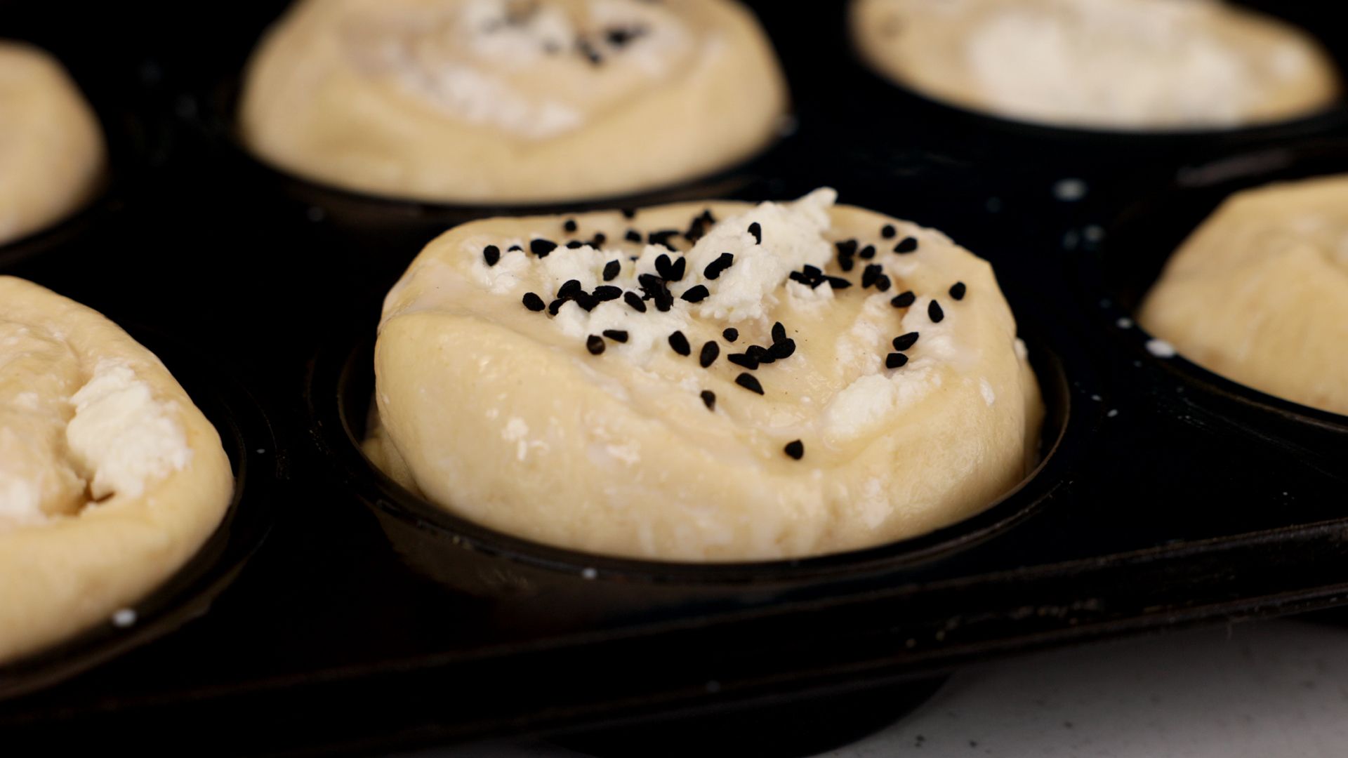 Αφράτα-τυροπιτάκια-σε-φόρμα cupcake-συνταγή-