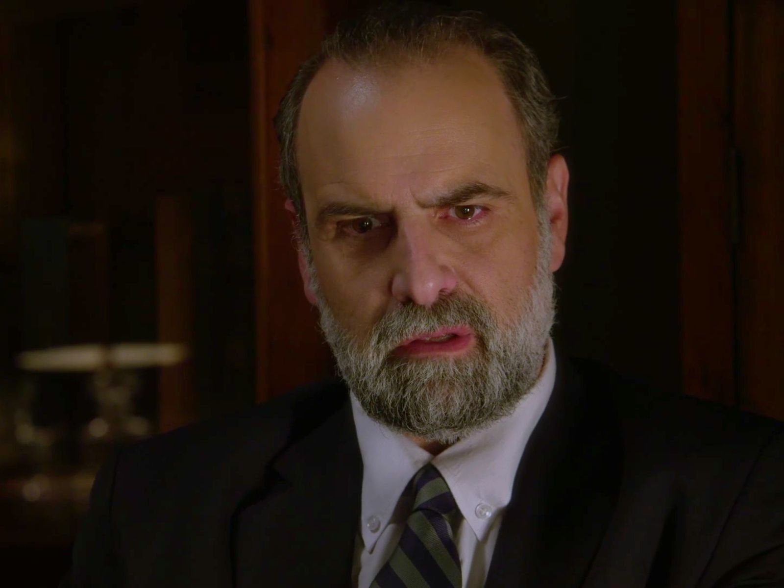 Άγιος Έρωτας: Ο Παύλος προσπαθεί να ξανακλείσει τη Θάλεια στο ψυχιατρείο αλλά πέφτει στη παγίδα