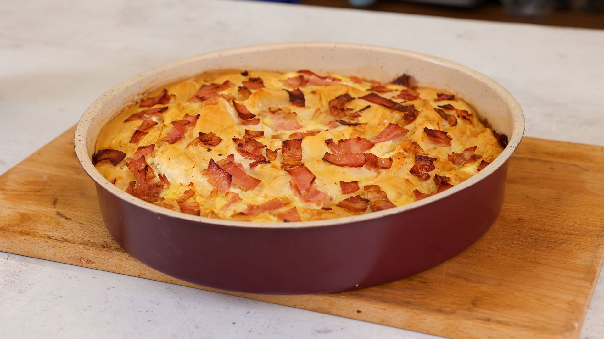 τυρόπιτα-με μπέικον-συνταγή- τυρόπιτα-με μπέικον-συνταγή-