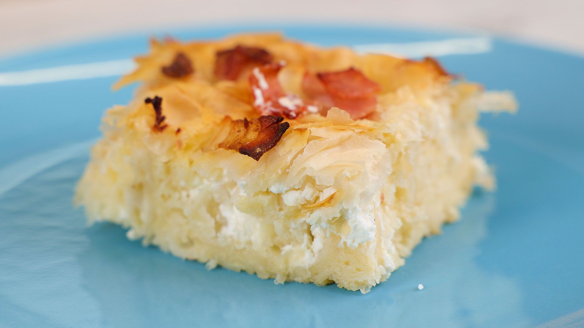 τυρόπιτα-με μπέικον-συνταγή- τυρόπιτα-με μπέικον-συνταγή-