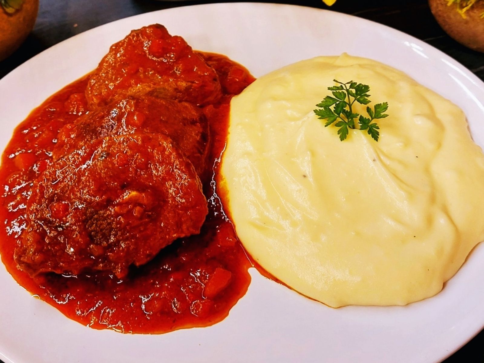 Μοσχάρι-κοκκινιστό-με πουρέ-της γιαγιάς-συνταγή-