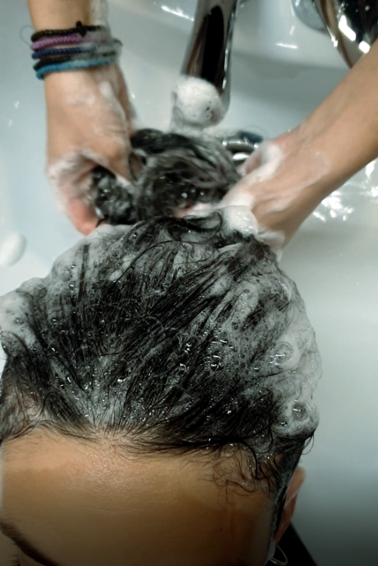 Πόσα χέρια πρέπει να κάνουμε τα μαλλιά μας σε κάθε λούσιμο για να καθαρίσουν.