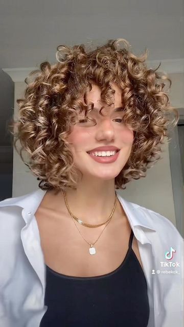 Curly Baroque Bob-σε-μελί-μαλλιά-ιδέες-