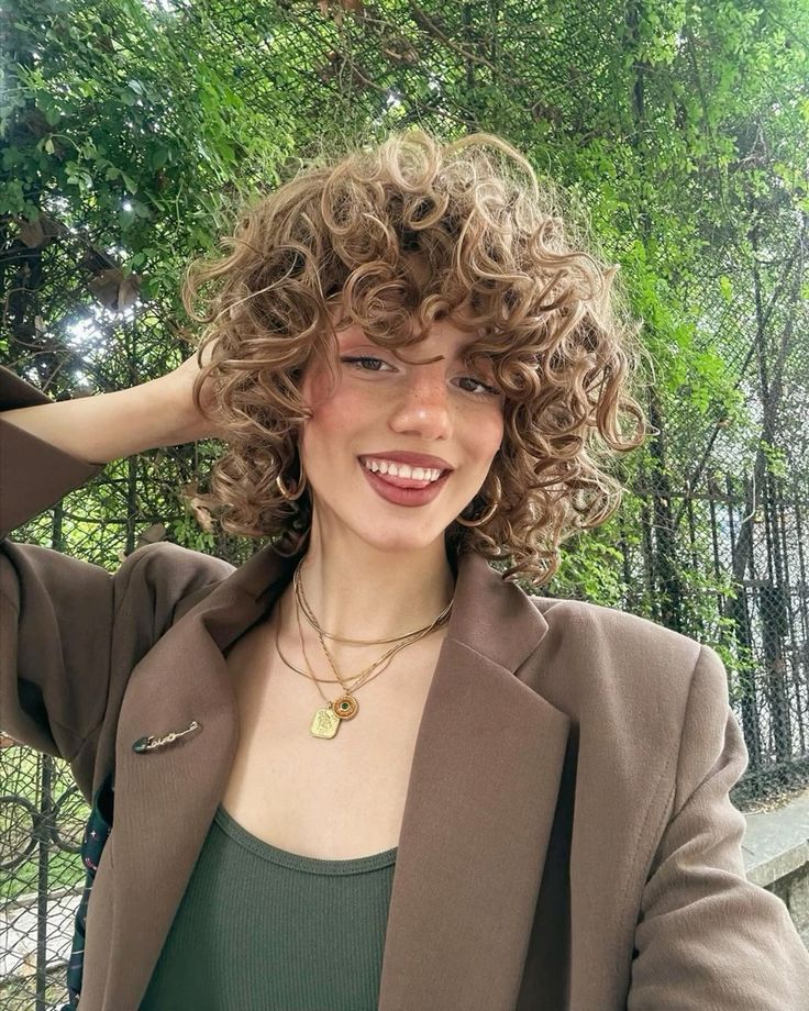 Curly Baroque Bob-για-να-δείχνουμε-μικρότερες-ιδέες-