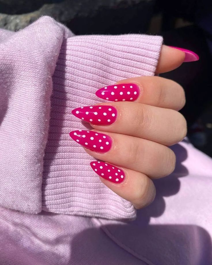 Bubblegum nails για Y2K μανικιούρ που κλέβει τις εντυπώσεις και 13+1 ιδέες για stylish εμφανίσεις Bubblegum nails για Y2K μανικιούρ που κλέβει τις εντυπώσεις και 13+1 ιδέες για stylish εμφανίσεις