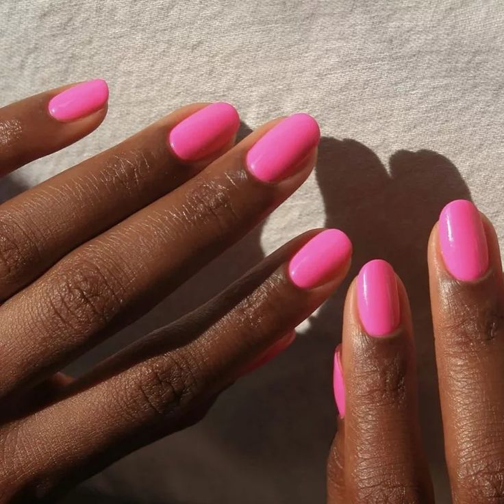 Bubblegum nails-ιδέες-για-Y2K-νύχια-σε-ροζ-τάσεις 2025- Bubblegum nails-ιδέες-για-Y2K-νύχια-σε-ροζ-τάσεις 2025-