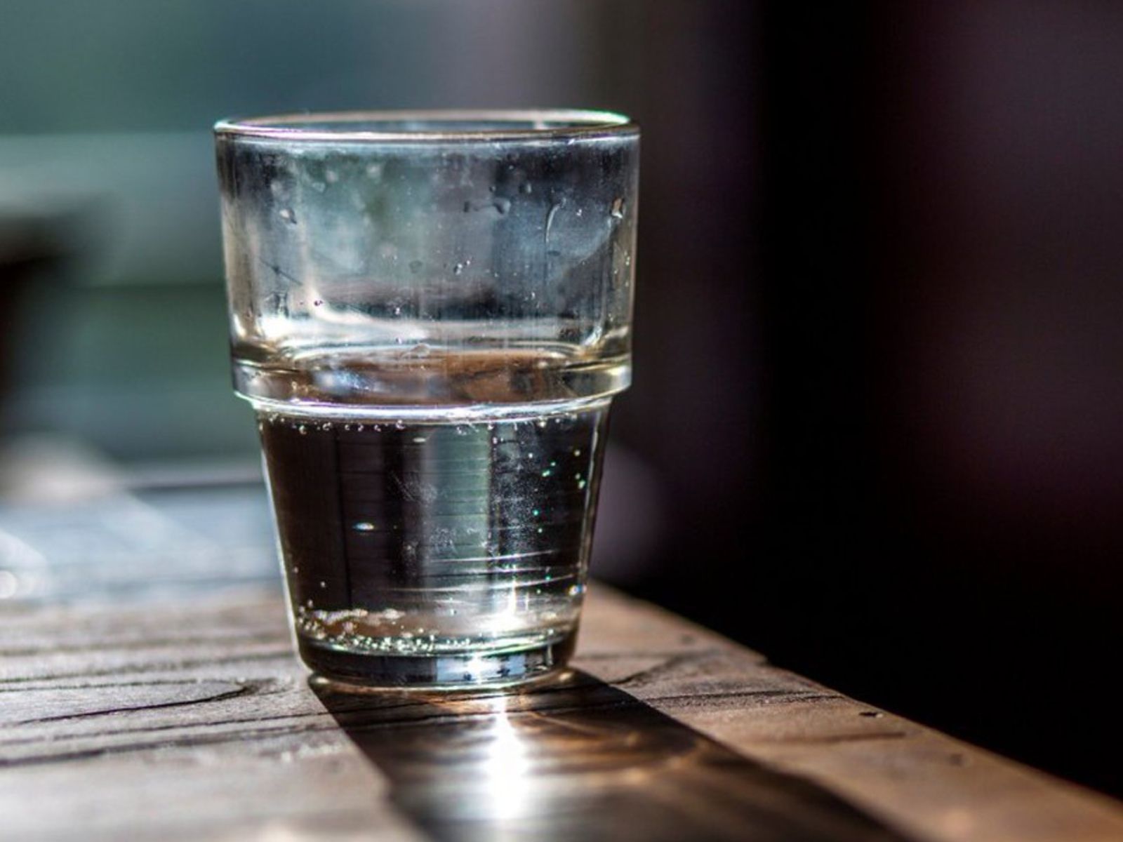 Αυτά τα ποτήρια νερού βλάπτουν την υγεία μας-Ποιο είναι το πιο υγιεινό υλικό