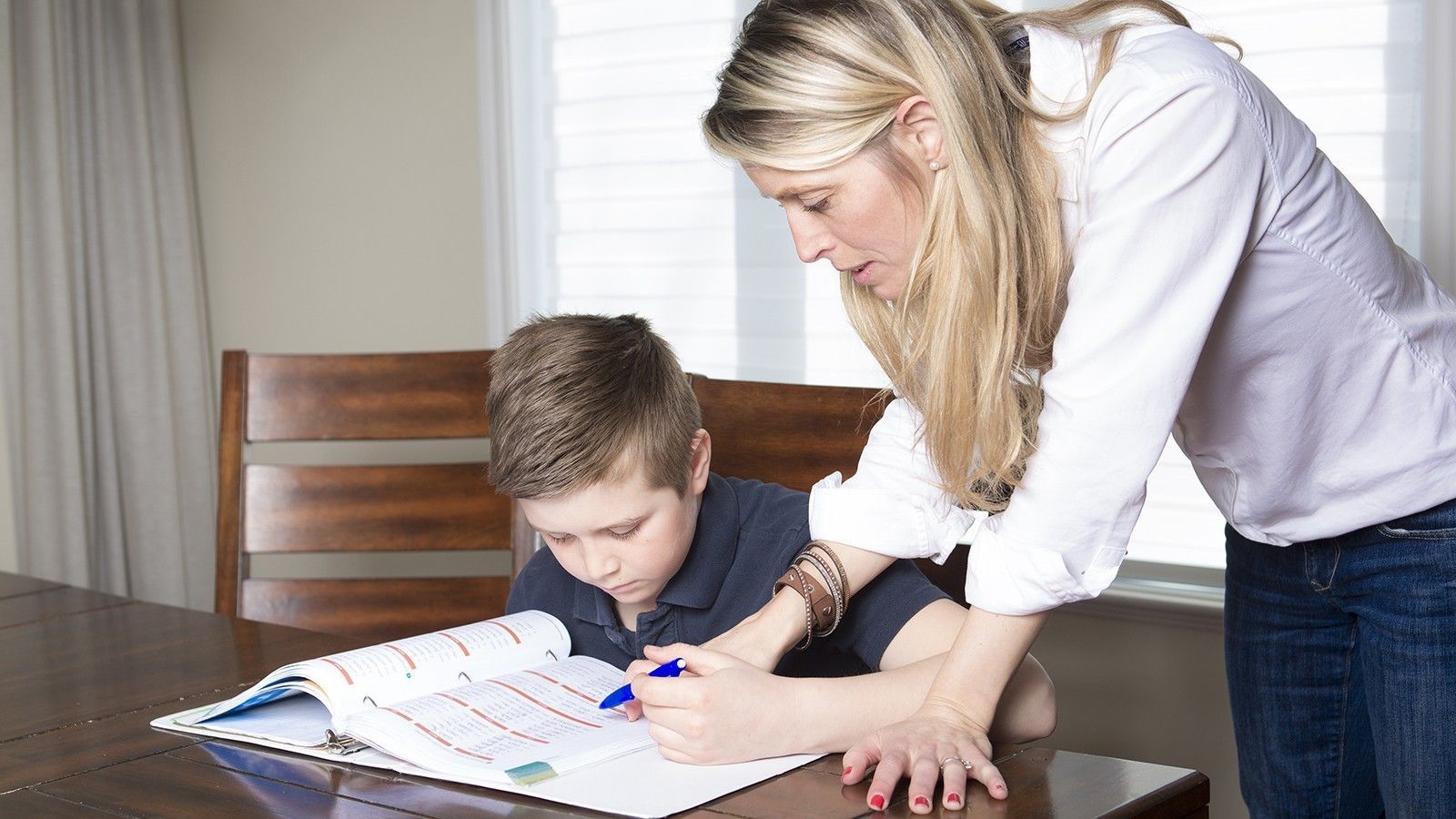 Το παιδί έφερε έφερε βαθμούς κάτω από τη βάση-