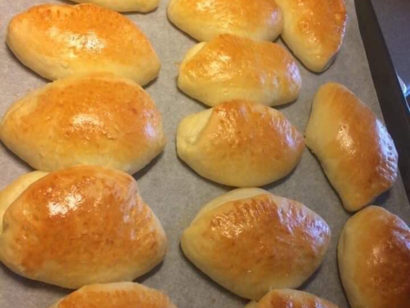 Μαμαδίστικα-αφράτα τυροπιτάκια-για το σχολείο-συνταγή-