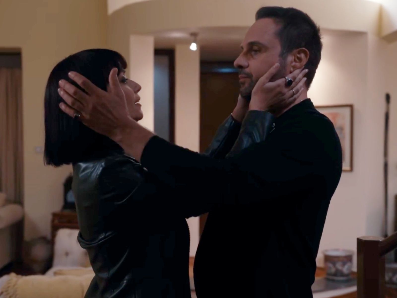 Ταμπού : Ανατροπή – Η Μάρθα τα ξαναβρίσκει μαζί με τον Λουκιανό