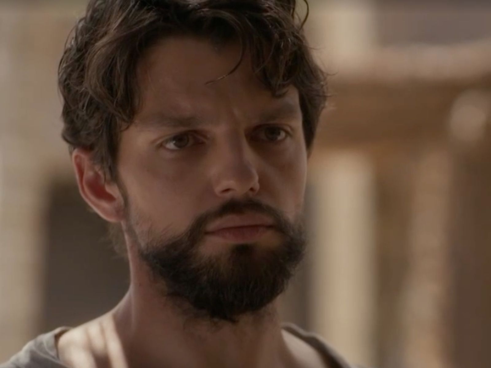 Η Μάγισσα : O Γιώργης προσπαθεί να ξεσκεπάσει τη Λεώνη