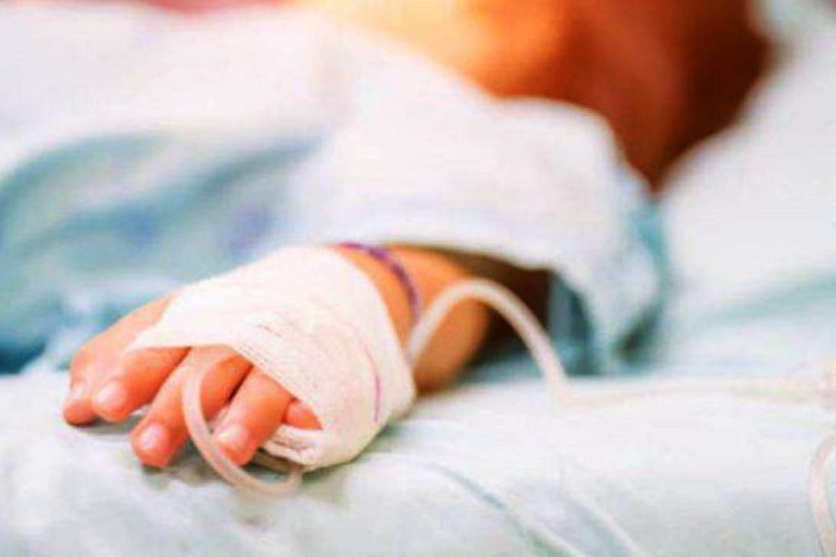 Θεσσαλονίκη – Μηνιγγίτιδα : Είχε εμβολιαστεί το 2,5 ετών παιδι που νοσηλεύεται με μηνιγγίτιδα, λέει ο πατέρας του