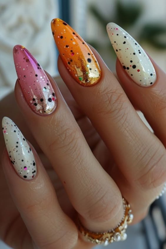 αποκριάτικα-σχέδια-στα-νύχια-ιδέες-Απόκριες 2025-