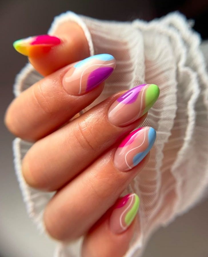 πολύχρωμα-νύχια-με-σερπαντίνες-ιδέες-
