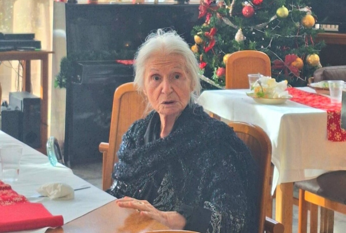 Μπέτυ Βαλάση : Πως είναι σήμερα η ηθοποιός Εφτάσε στα 42 κιλά  – Καθηλώνει ο γιος της