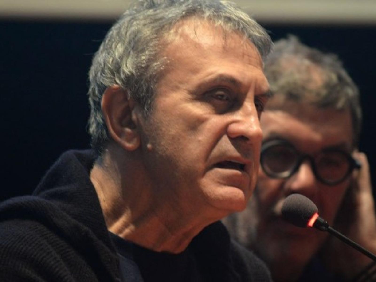 Δύσκολες ώρες για τον γνωστό τραγουδιστή